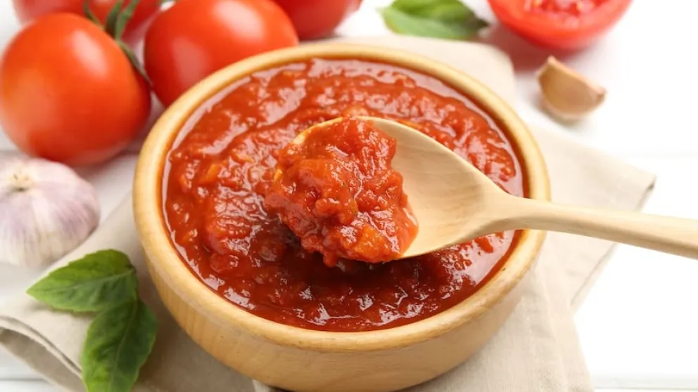 La Anmat recomendó no consumir una reconocida marca de tomate triturado por presencia de gusanos